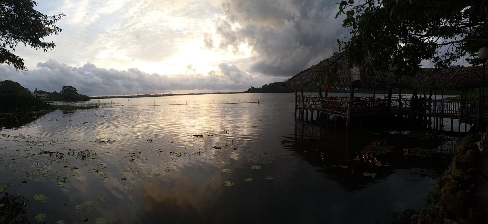 Lake Resort Bolgoda 瓦都瓦 外观 照片